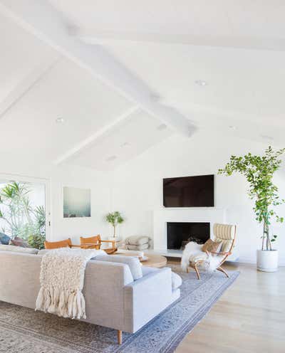  Mid-Century Modern Family Home Living Room. Client Of The Mid Century by Amber Interiors.