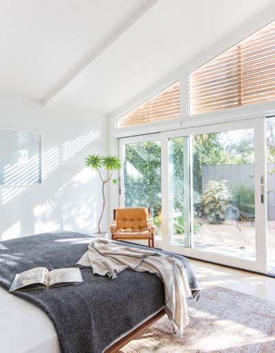  Mid-Century Modern Family Home Bedroom. Client Of The Mid Century by Amber Interiors.