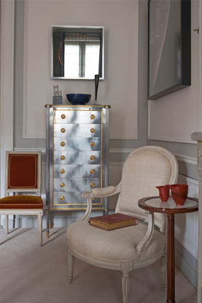 Mid-Century Modern Apartment Living Room. Modern Art Apartment by Tino Zervudachi - Paris.