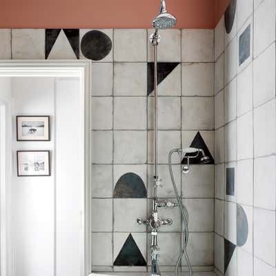 Eclectic Apartment Bathroom. Paddington Pied-à-Terre by Beata Heuman Ltd.