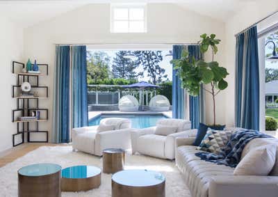  Coastal Family Home Living Room. Homewood by Adam Hunter Inc.