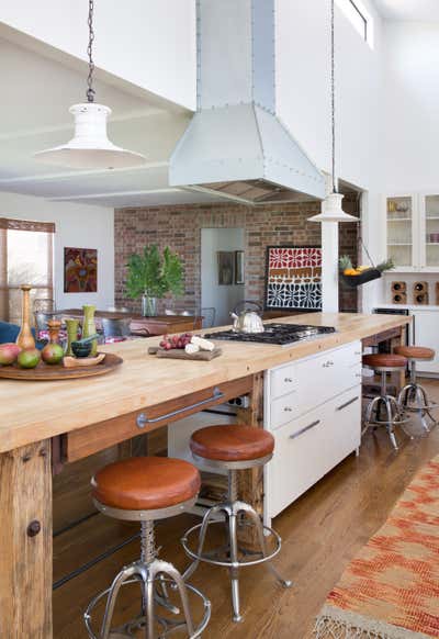  Coastal Family Home Kitchen. Coastal Bungalow by Round Table Design, Inc..