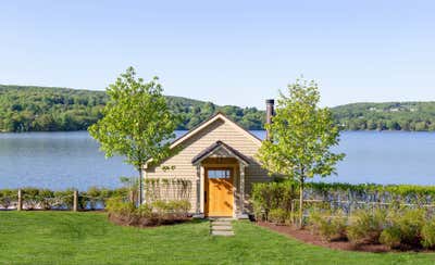  Modern Vacation Home Exterior. Berkshire Lake House by Chango & Co..