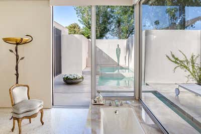  Mid-Century Modern Family Home Bathroom. Indian Wells Villa by Formarch.