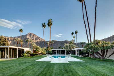  Mid-Century Modern Family Home Exterior. Indian Wells Villa by Formarch.