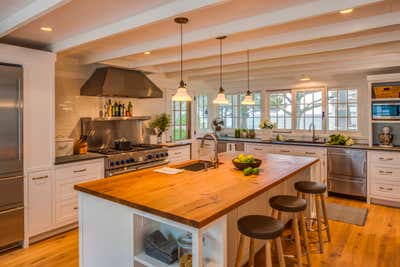  Coastal Beach House Kitchen. Tisbury Ocean Retreat by Heather Wells Inc.