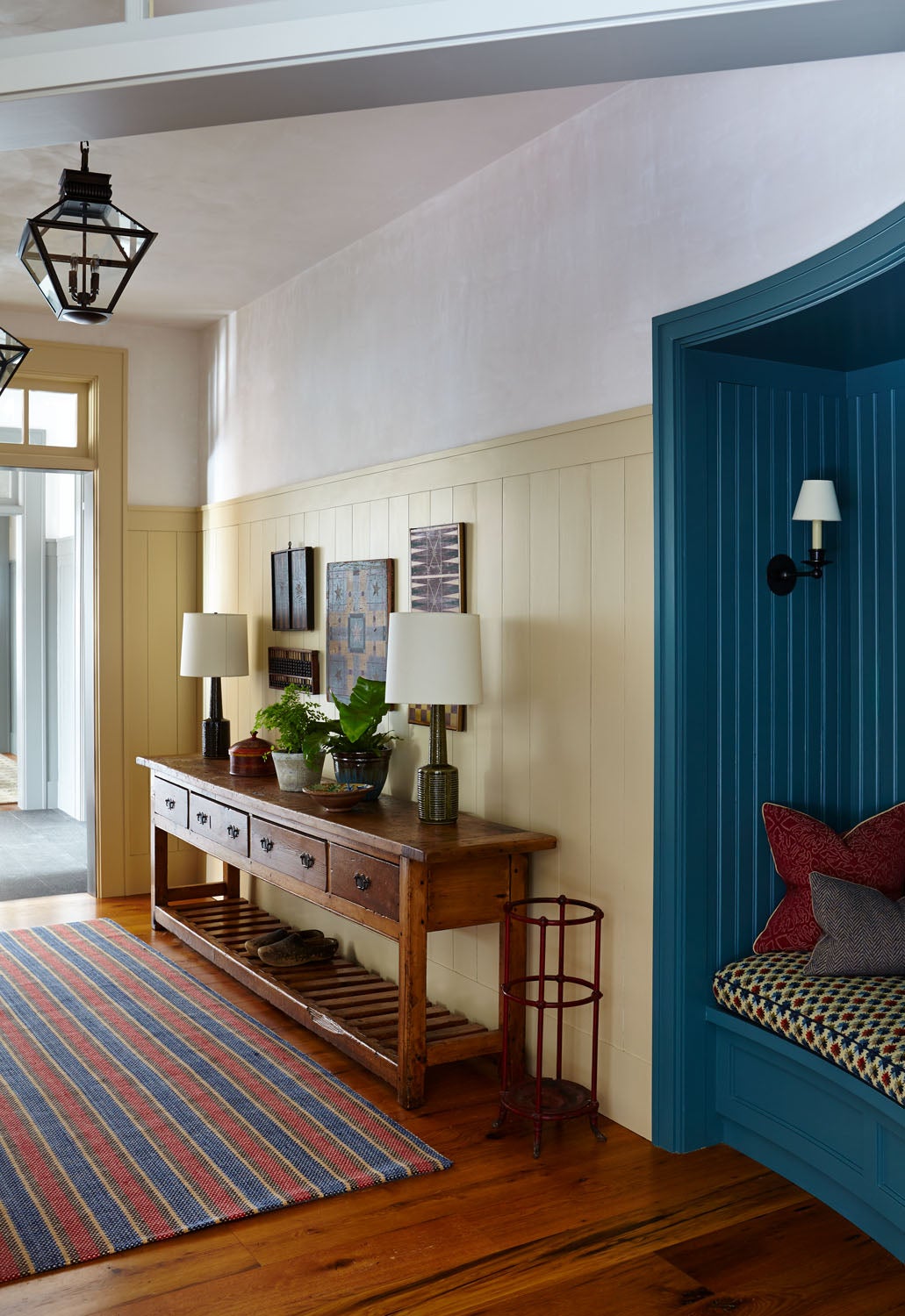 Country Entry and Hall