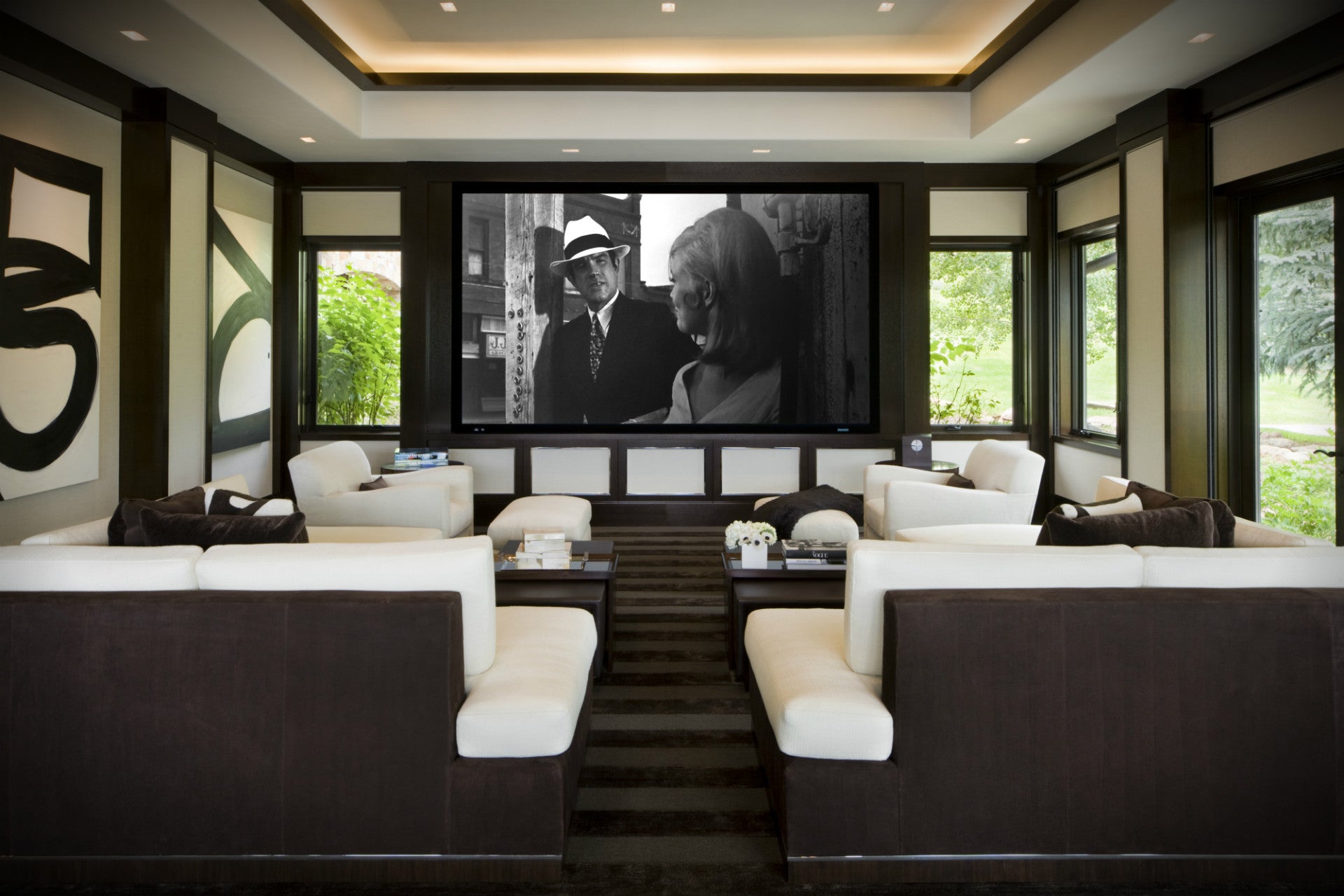 Дизайн домашнего кинотеатра в загородном доме