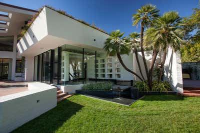  Mid-Century Modern Family Home Exterior. The Brody House by Stephen Stone Designs.