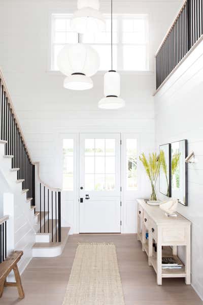  Beach Style Beach House Entry and Hall. North Fork Waterfront by Chango & Co..