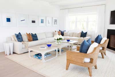  Beach Style Beach House Living Room. North Fork Waterfront by Chango & Co..