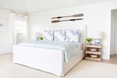  Beach Style Beach House Bedroom. North Fork Waterfront by Chango & Co..