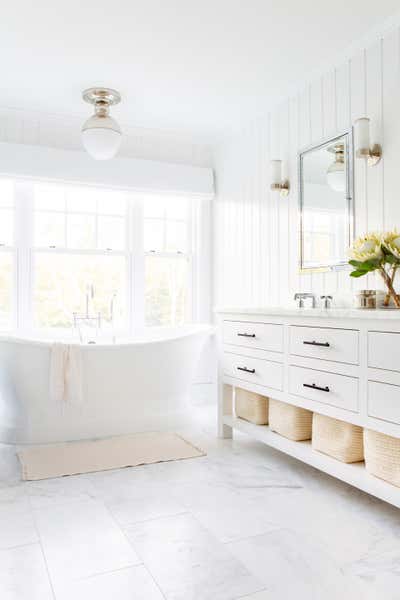  Beach Style Beach House Bathroom. North Fork Waterfront by Chango & Co..