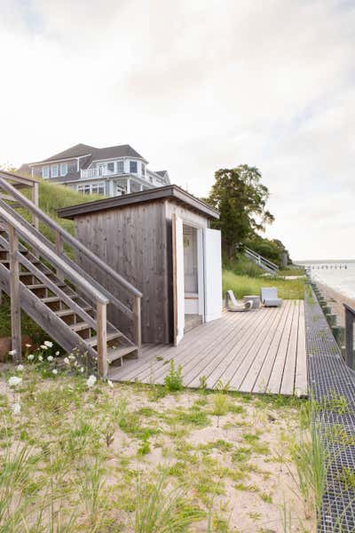  Beach Style Beach House Exterior. North Fork Waterfront by Chango & Co..
