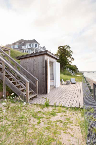 Beach Style Beach House Exterior. North Fork Waterfront by Chango & Co..