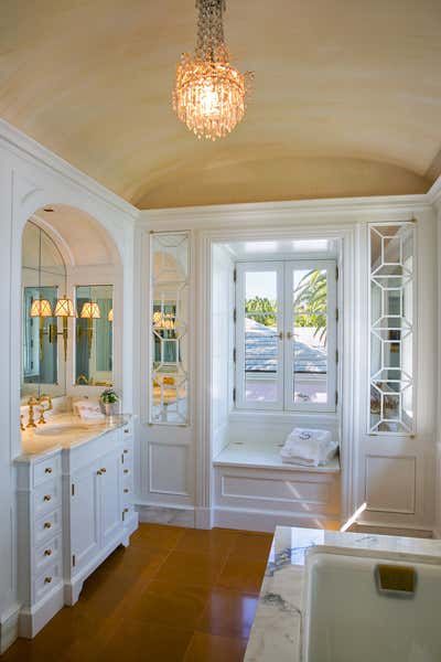  Coastal Family Home Bathroom. Il Cortile by Betsy Shiverick Interiors, Ltd..