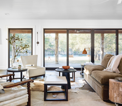  Contemporary Vacation Home Living Room. Ranch Style by Mohon Interiors.