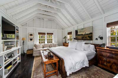  Farmhouse Vacation Home Bedroom. Furtherlane by Clint Nicholas Design.
