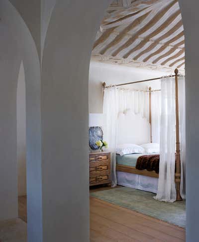  Coastal Family Home Bedroom. Crystal Cove by Ohara Davies Gaetano Interiors.