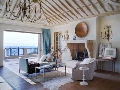  Coastal Family Home Living Room. Crystal Cove by Ohara Davies Gaetano Interiors.