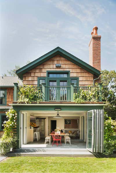  Cottage Exterior. Bellport by Phillip Thomas Inc..