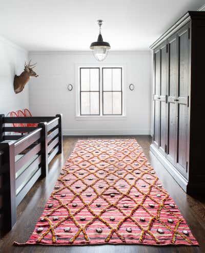  Country Entry and Hall. Upstate Farmhouse by Chango & Co..