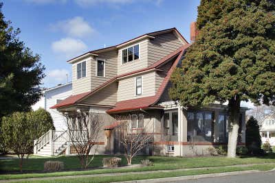 Traditional Beach House Exterior. Weekend Cottage by Rosen Kelly Conway Architecture & Design.