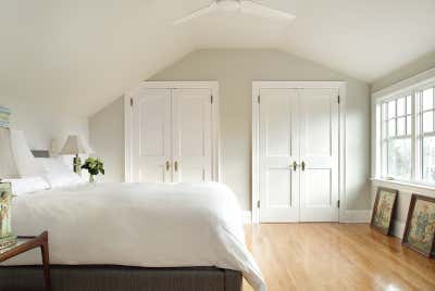  Contemporary Beach House Bedroom. Weekend Cottage by Rosen Kelly Conway Architecture & Design.