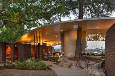  Mid-Century Modern Family Home Exterior. Silvertop by Jamie Bush + Co..