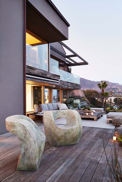 Modern Beach House Patio and Deck. Malibu Retreat by Jamie Bush + Co..