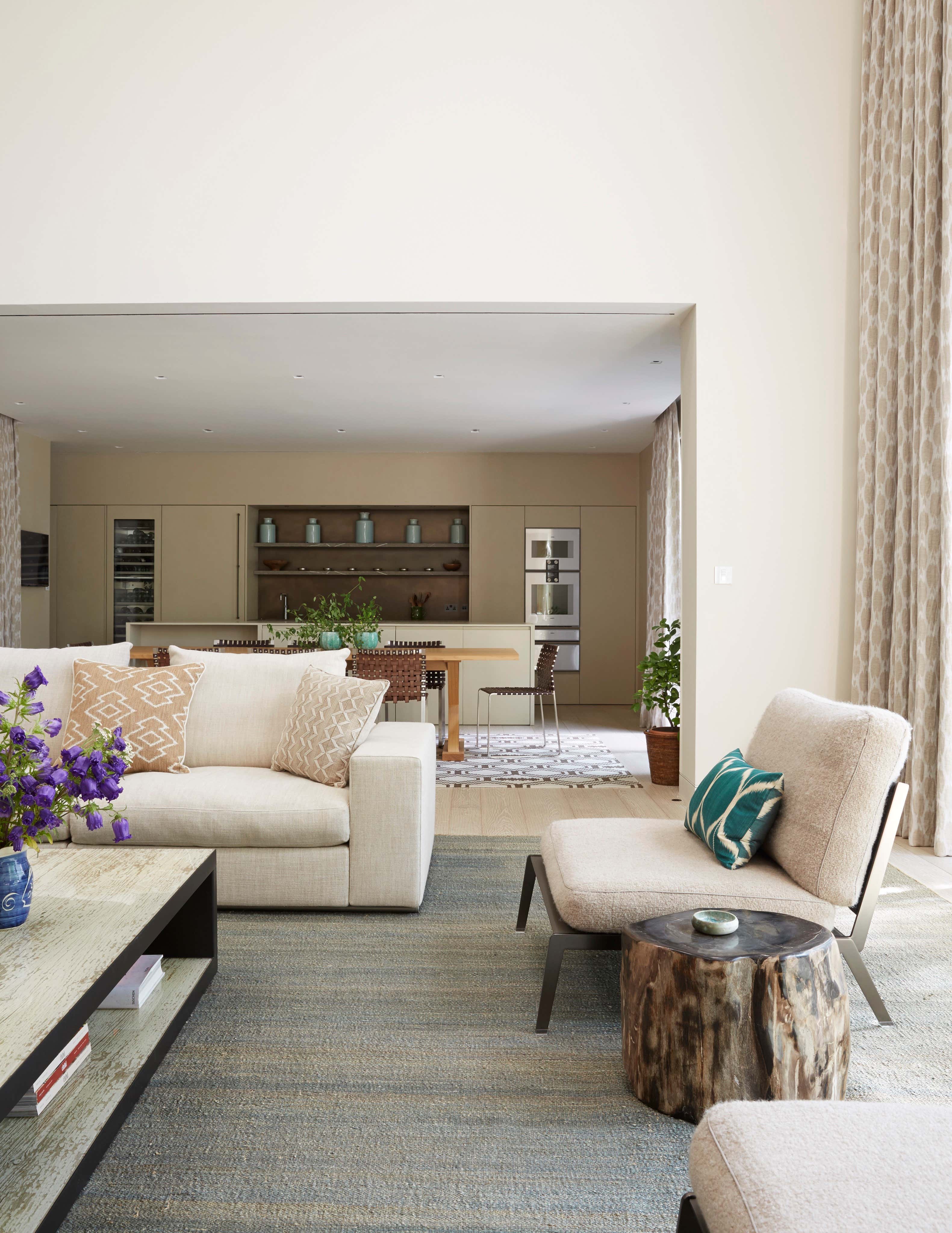 Living Room by Todhunter Earle Interiors | 1stDibs