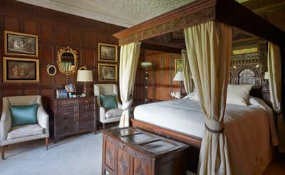  English Country Country House Bedroom. Madresfield Court by Todhunter Earle Interiors.