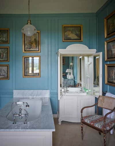  English Country Bathroom. Madresfield Court by Todhunter Earle Interiors.