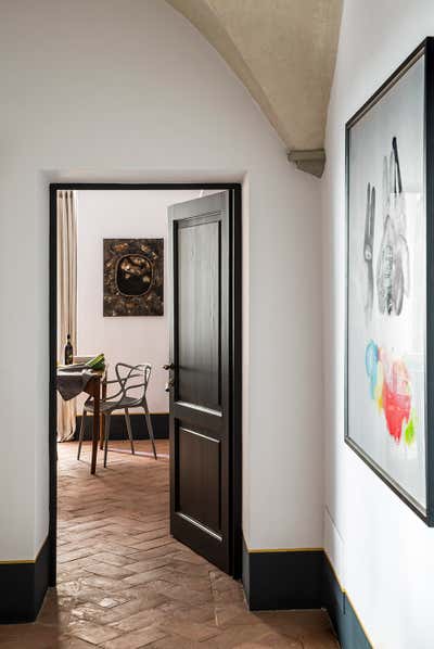 Contemporary Apartment Entry and Hall. Sotto le antiche volte by Pelizzari Studio.