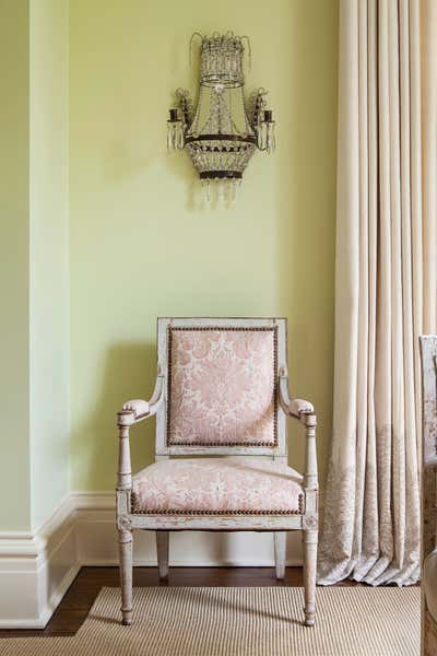  Traditional Country House Living Room. Connecticut Federal  by Charlotte Barnes Interior Design & Decoration.