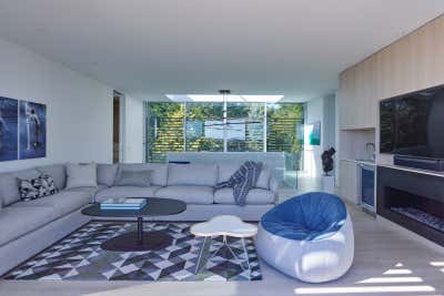  Modern Beach House Living Room. Dune Crest by Stelle Lomont Rouhani Architects.
