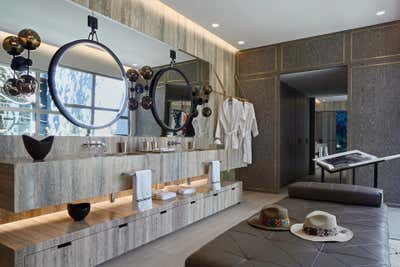 Contemporary Vacation Home Bathroom. Lake House Retreat by Sofia Aspe Interiorismo.