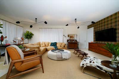  English Country Vacation Home Living Room. Santa Cecilia Stables by Mariana d'Orey Veiga Design.