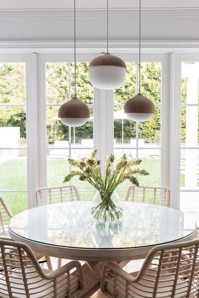  Modern Family Home Dining Room. Pacific Palisades, L.A. by Chango & Co..