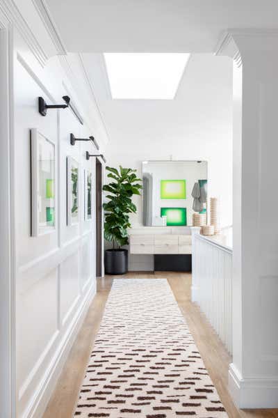  Modern Family Home Entry and Hall. Pacific Palisades, L.A. by Chango & Co..
