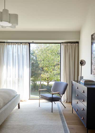  Mid-Century Modern Beach House Bedroom. Amagansett Lanes by Damon Liss Design.
