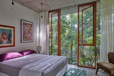  Mid-Century Modern Tropical Family Home Bedroom. Planchonella House by Jesse Bennett Studio.