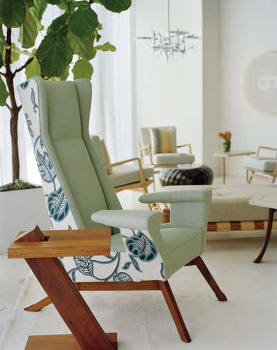 Mid-Century Modern Beach House Living Room. Santa Maria Residence by Joe Serrins Architecture Studio.