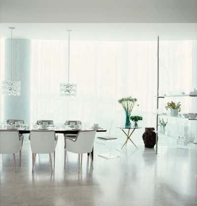  Mid-Century Modern Beach House Dining Room. Santa Maria Residence by Joe Serrins Architecture Studio.