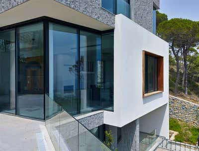 Contemporary Vacation Home Exterior. Hillside Villa by Joe Serrins Architecture Studio.