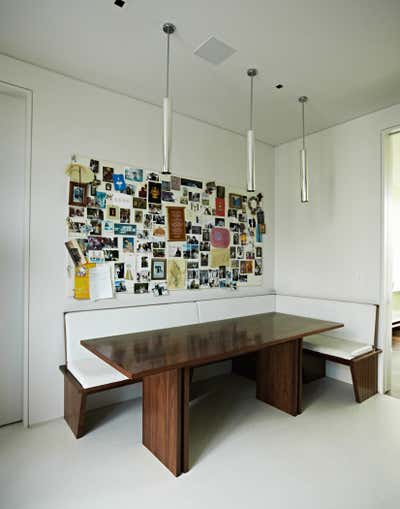  Contemporary Minimalist Beach House Dining Room. Maison Meadowlark by Studio Zung.