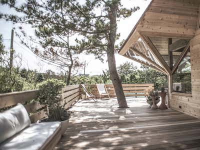 Coastal Vacation Home Patio and Deck. Andrew Geller House by All Things Dirt.