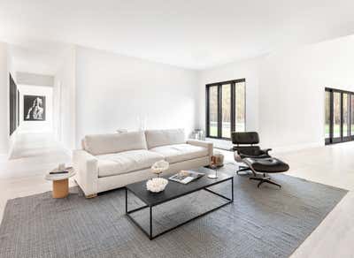 Contemporary Beach House Living Room. Atelier 22 by Studio Zung.