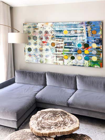  Vacation Home Living Room. Manhattan Pied-À-Terre by CSL Art Consulting.