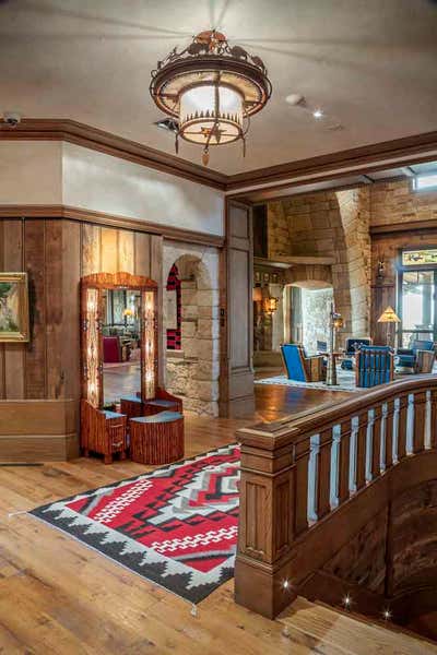 Western Country House Entry and Hall. The Lodge by Wyatt & Associates, Inc..